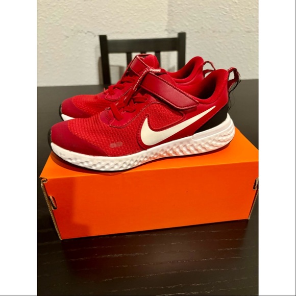 NOT FOR SALE- Boys Nike Revolution 5 Sneakers - Picture 5 of 8